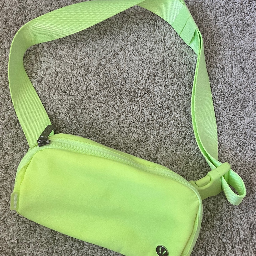 COPY - Lululemon Faded Zap belt bag